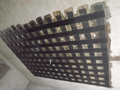 铁东楼板加固